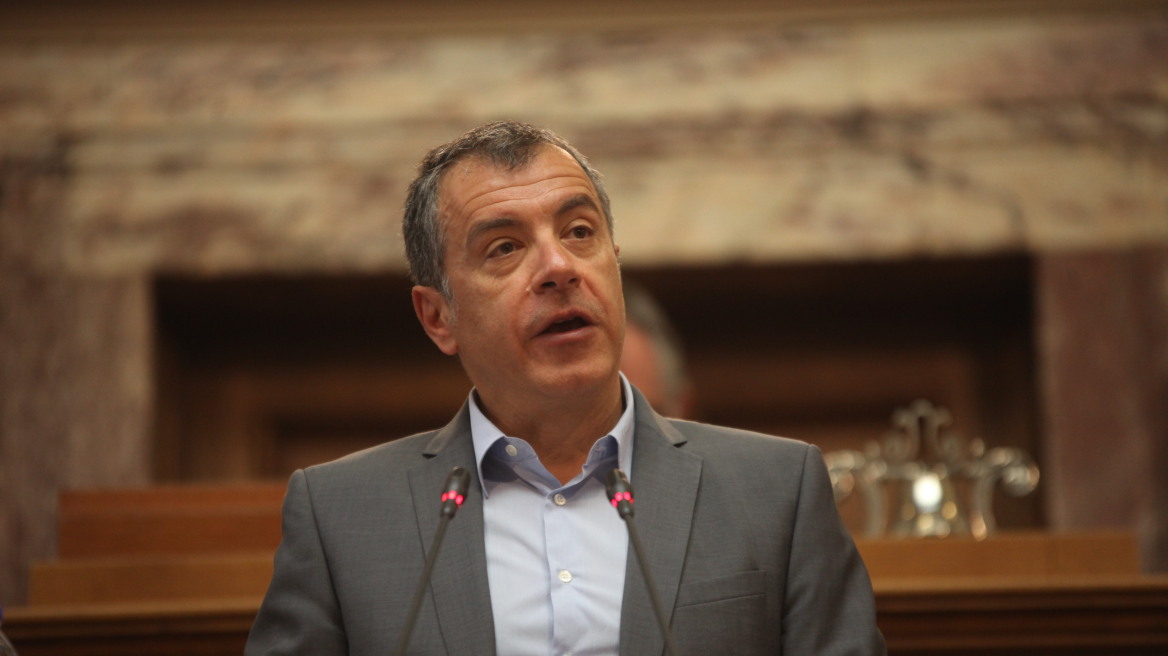 Θεοδωράκης: «Η λύση είναι μία, να κόψουμε τις σπατάλες του κράτους»