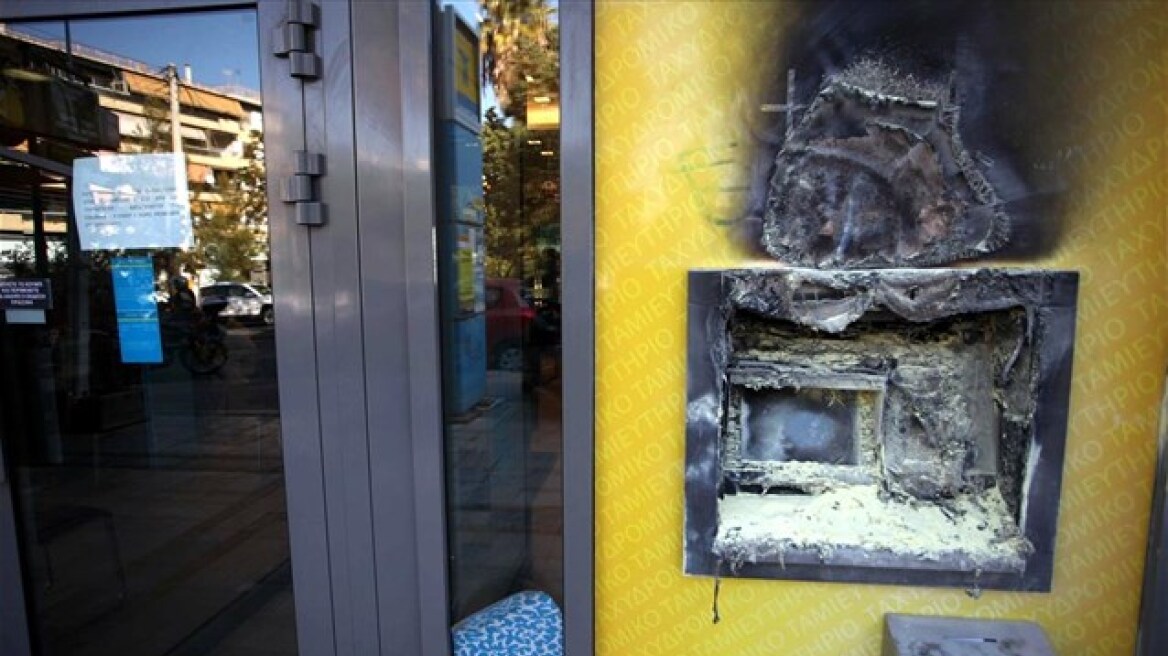 Άγνωστοι έκαψαν ΑΤΜ στην οδό Στουρνάρη