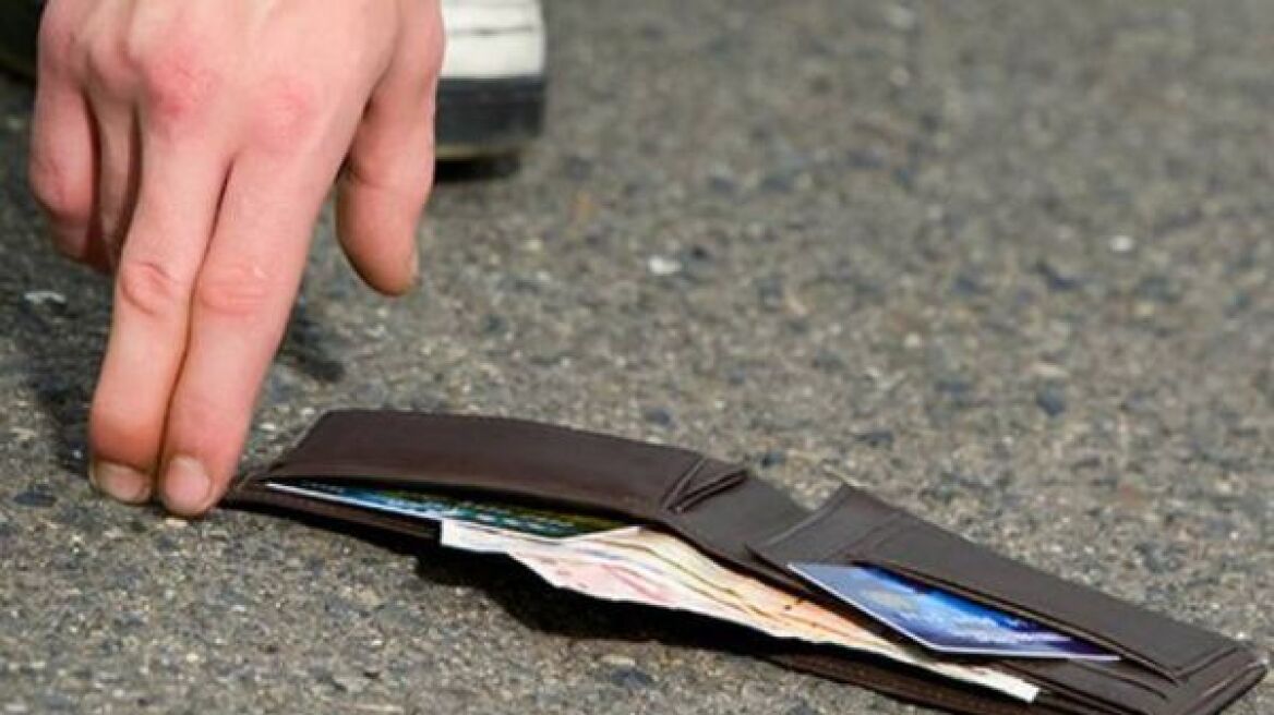Μαγνησία: Μαθητές βρήκαν πορτοφόλι και το παρέδωσαν