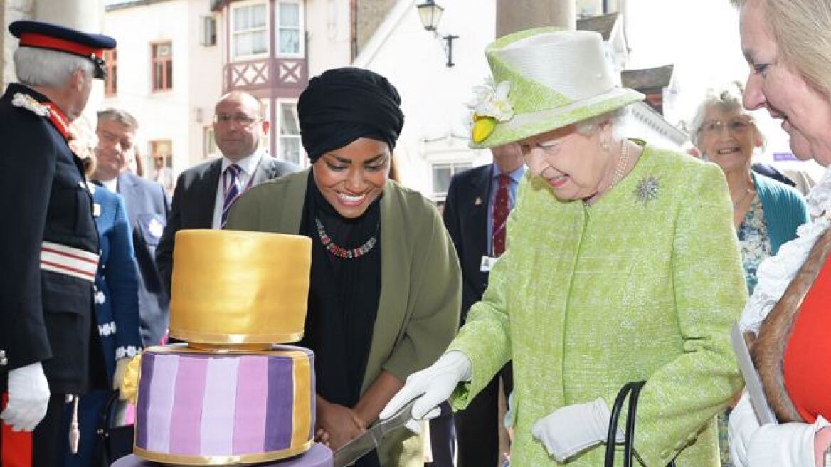 Φωτογραφίες: Δείτε πως γιόρτασαν οι Βρετανοί τα 90 χρόνια της βασίλισσας Ελισάβετ