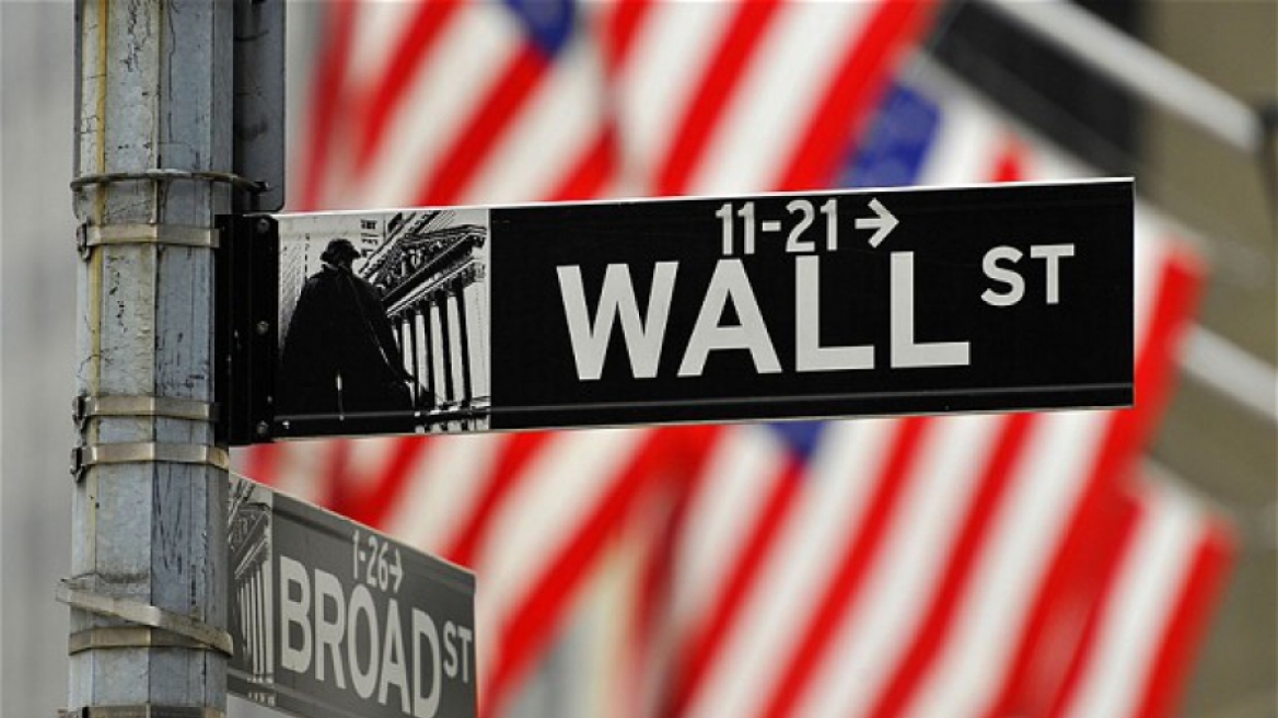Πτώση στην Wall: Κάτω από τις 18.000 μονάδες ο Dow