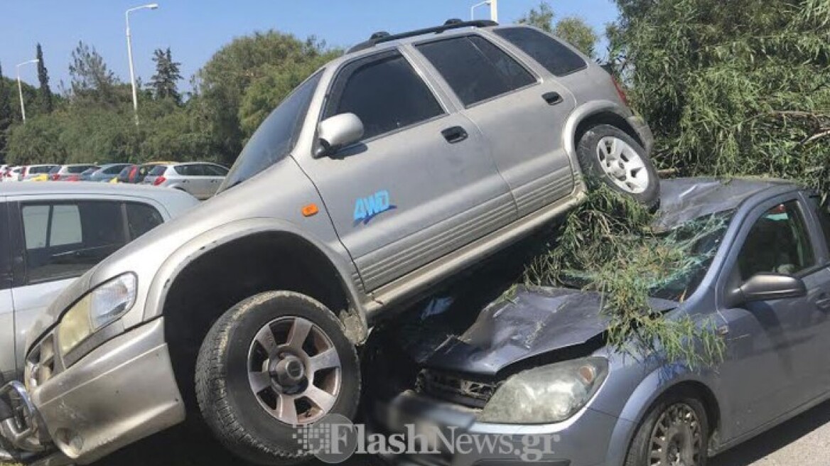 Εικόνες: Γυναίκα οδηγός προκάλεσε πανικό στο Ηράκλειο