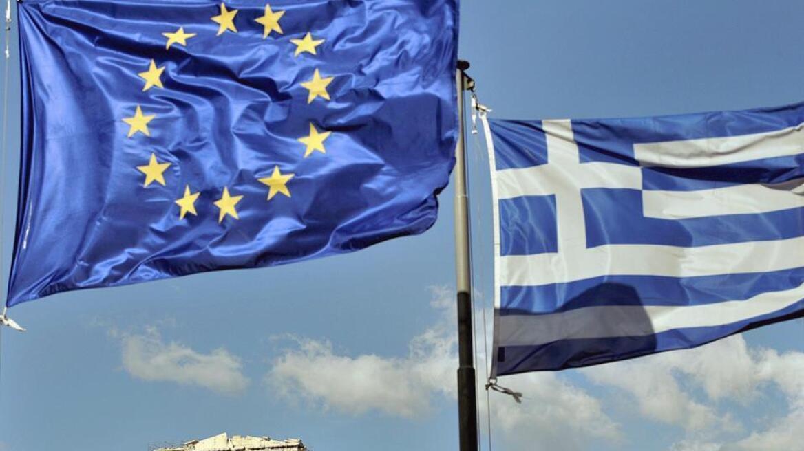 Der Spiegel: «Light» αναδιάρθρωση του χρέους αν η Ελλάδα πάρει κι άλλα μέτρα 