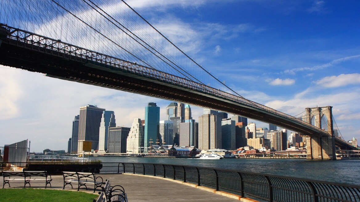 Νέα Υόρκη: Πήδηξε από τη γέφυρα του Μπρούκλιν και... επέζησε!