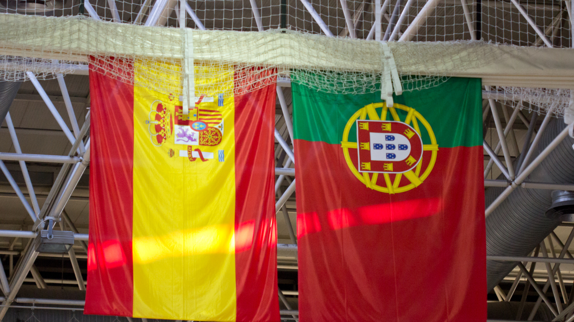 Reuters: Η Κομισιόν εξετάζει πρόστιμα για Ισπανία και Πορτογαλία