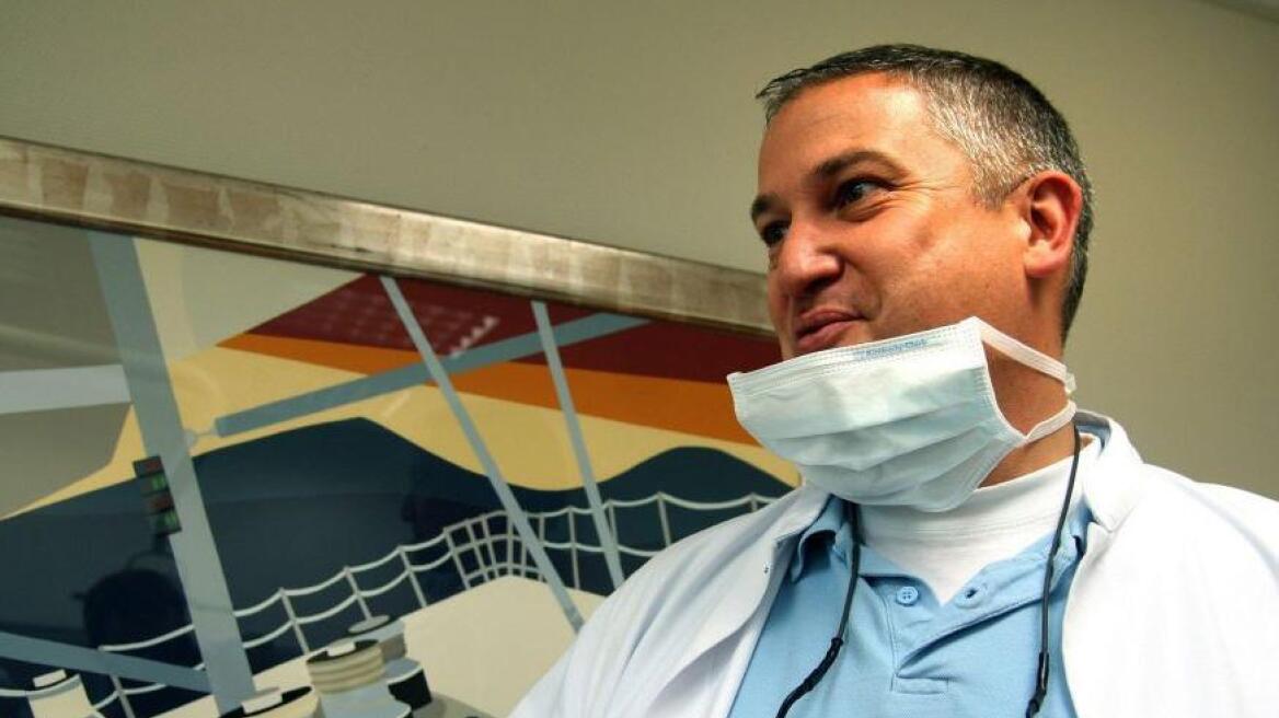 Οχτώ χρόνια φυλακή για τον οδοντίατρο που «σμπαράλιασε» τα στόματα δεκάδων ασθενών