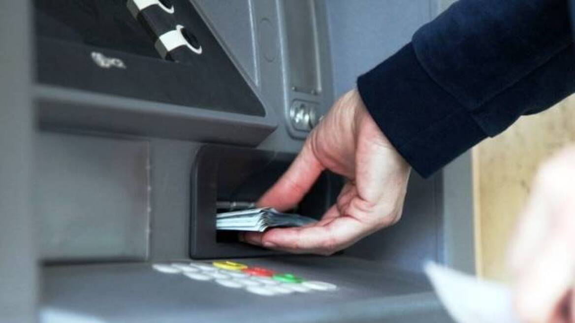 Μεσολόγγι Βρήκε μια κάρτα αναλήψεων στο ΑΤΜ και «σήκωσε» λεφτά!