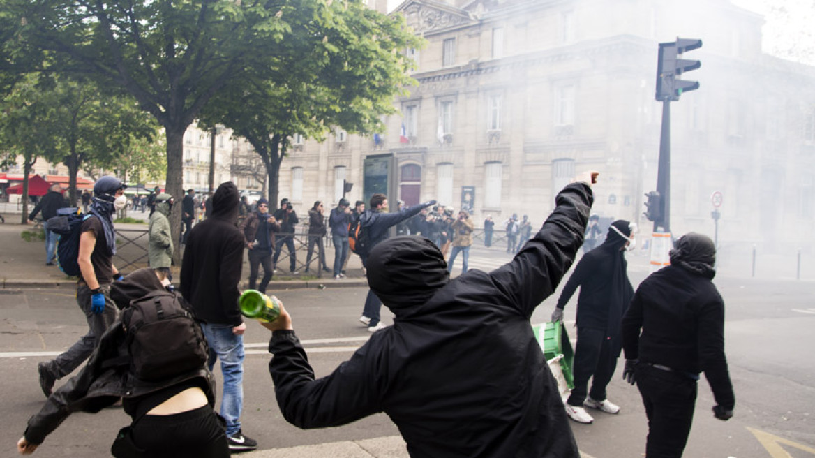 Γαλλία: Βίαια επεισόδια για τον νόμο που φέρνει εργασιακό «Μεσαίωνα»