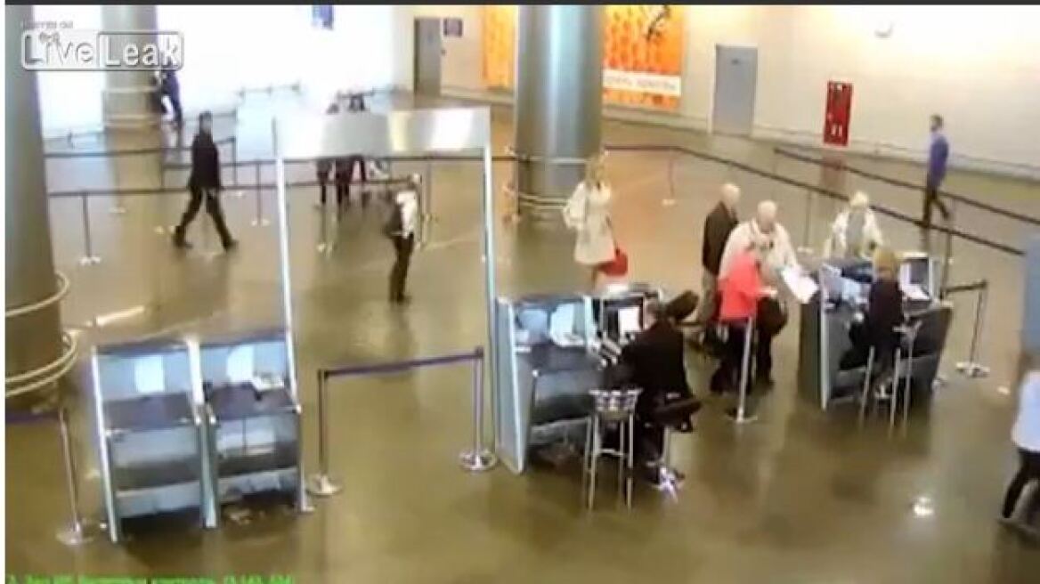 Απίστευτο βίντεο: Δείτε πως πέρασε ένα κοριτσάκι τους ελέγχους σε ρωσικό αεροδρόμιο
