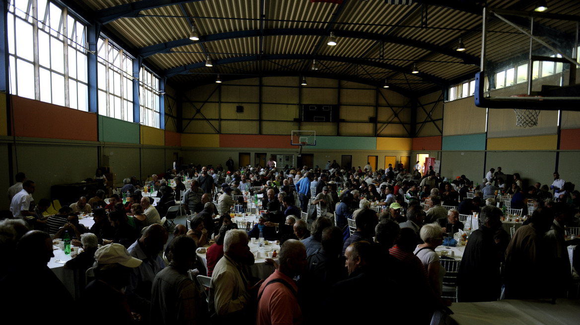 Πασχαλινό γεύμα αλληλεγγύης σε 1.000 άπορους από τον Δήμο Αθηναίων