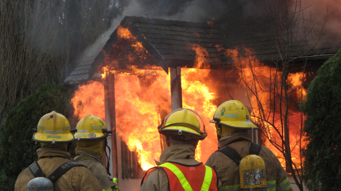 Απίστευτο: Εθελοντής πυροσβέστης άναβε φωτιές για να το «παίζει» μετά... ήρωας