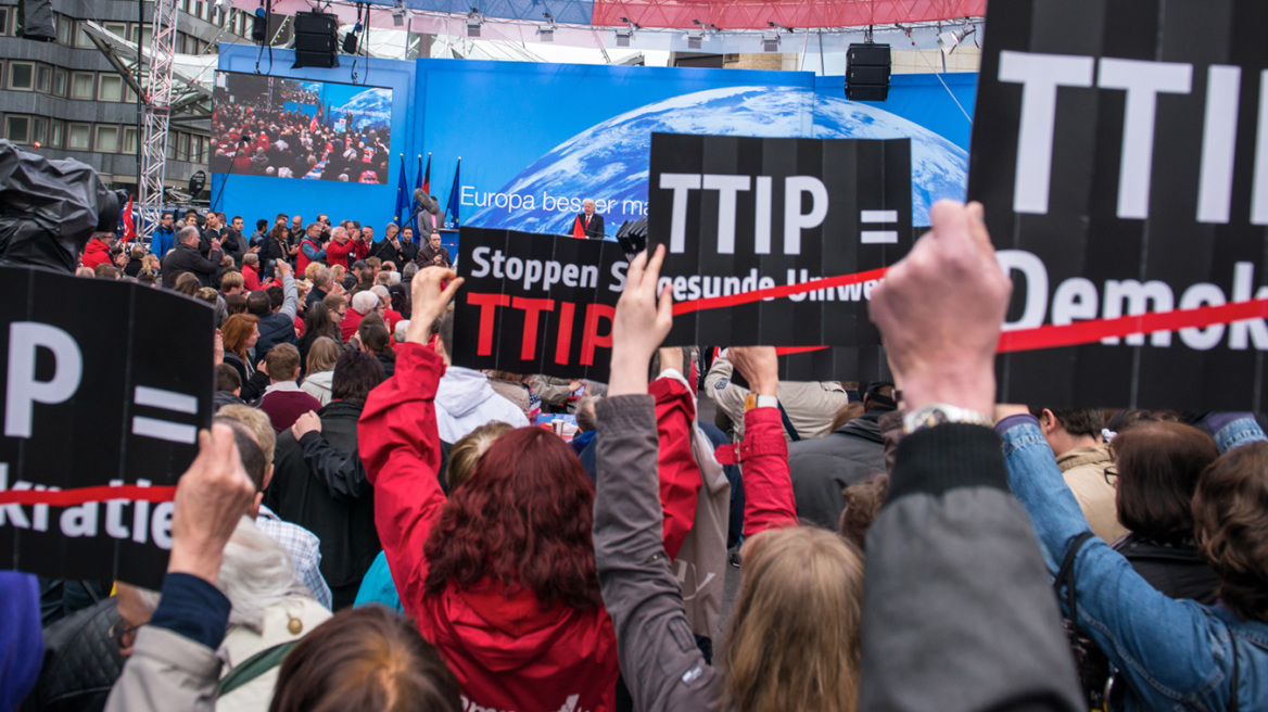 Η Γαλλία μπλοκάρει τη διατλαντική συμφωνία TTIP