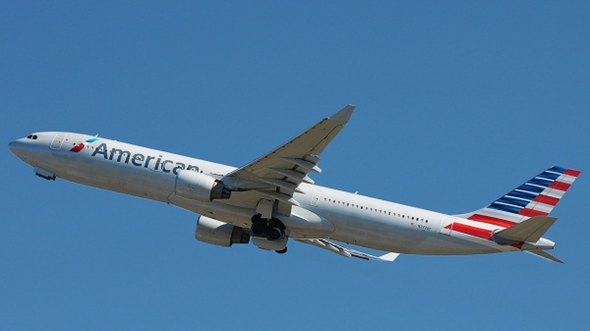 Αεροσκάφος της American Airlines άλλαξε πορεία για ιατρικούς λόγους