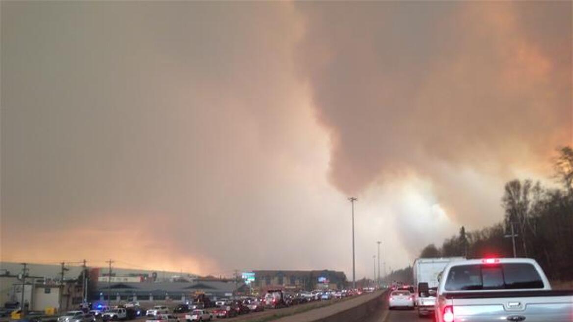Εκκενώθηκε ολόκληρη πόλη στον Καναδά λόγω πυρκαγιάς 