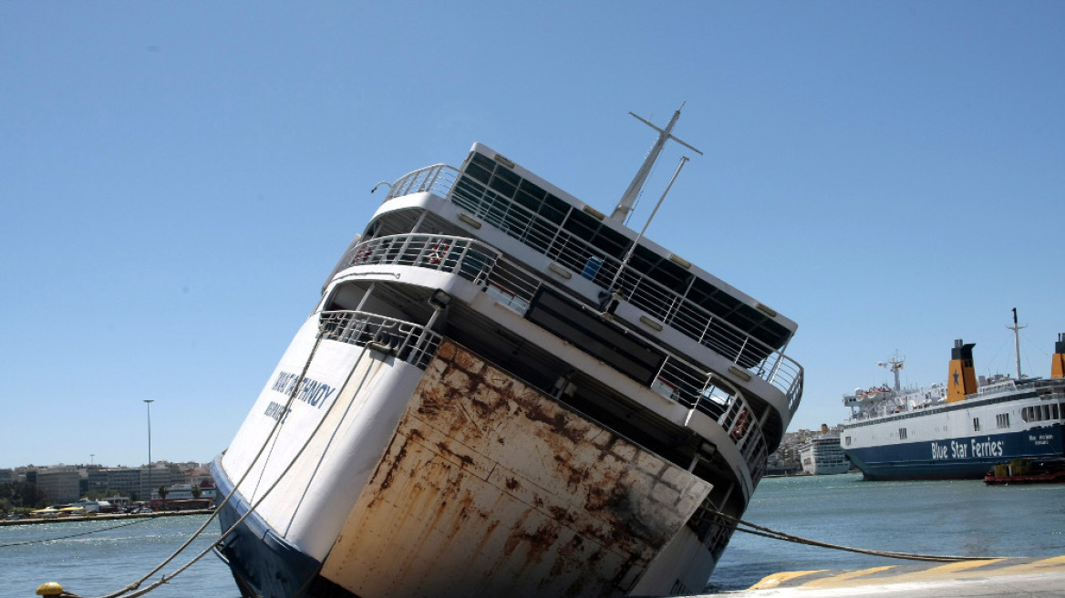 Διαγωνισμός για την απομάκρυνση του «Παναγία Τήνου» από το λιμάνι του Πειραιά
