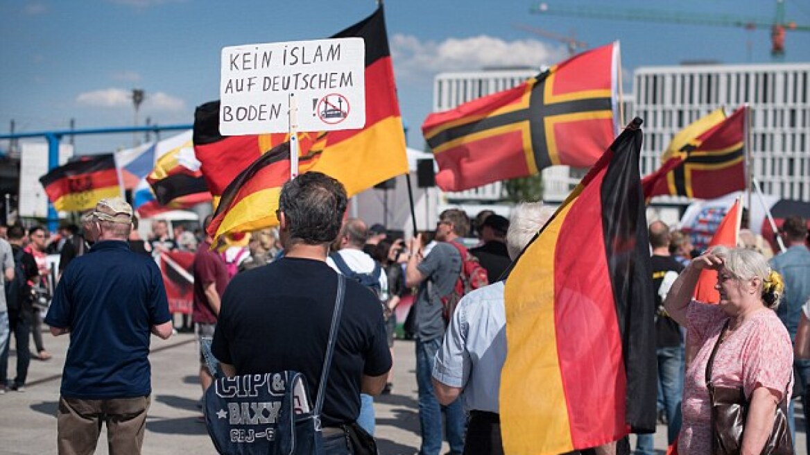 Βερολίνο: Διαδηλώσεις εναντίον των μεταναστών στον σιδηροδρομικό σταθμό