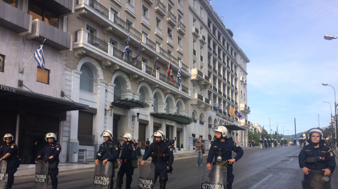 Αστυνομοκρατούμενη η Αθήνα - Σιδηρόφραχτη η Βουλή