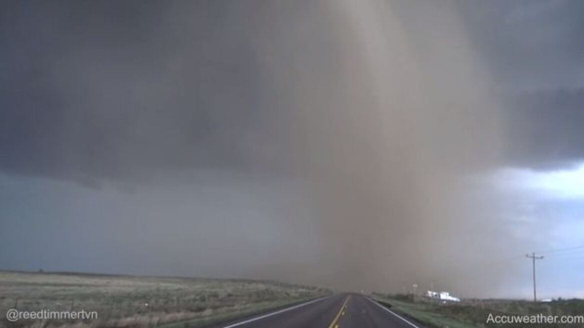 Απίστευτο βίντεο: Δείτε από κοντά την τρομακτική δύναμη ενός κυκλώνα