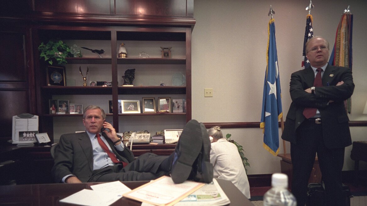 Αδημοσίευτες φωτογραφίες του Τζορτζ Μπους μετά την επίθεση στους Δίδυμους Πύργους