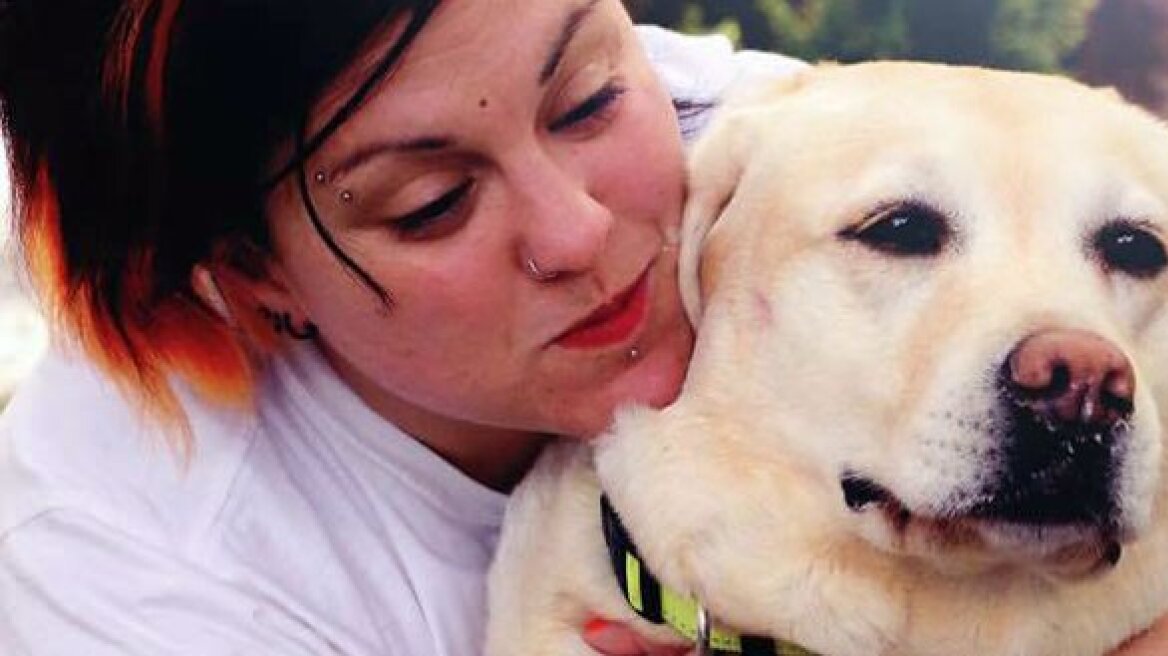 Σάλος για τον οδηγό του ΟΑΣΑ που κατέβασε τυφλή επιβάτη γιατί είχε το σκύλο-οδηγό της