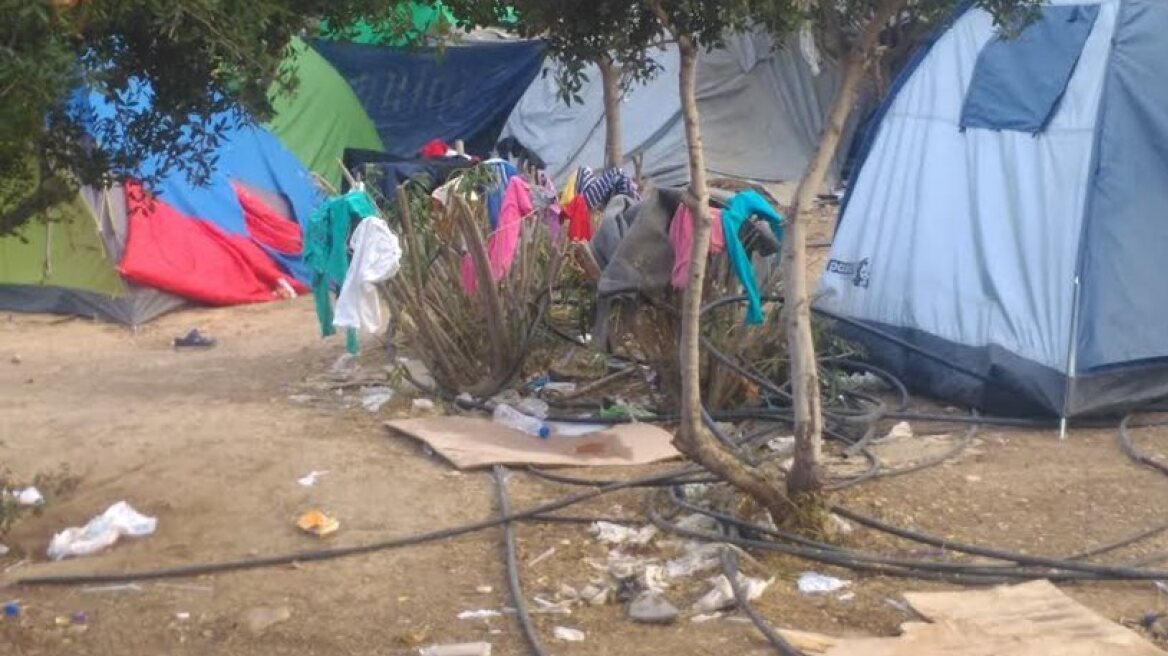 Piraeus refugee camp similar to a slum! (photos)