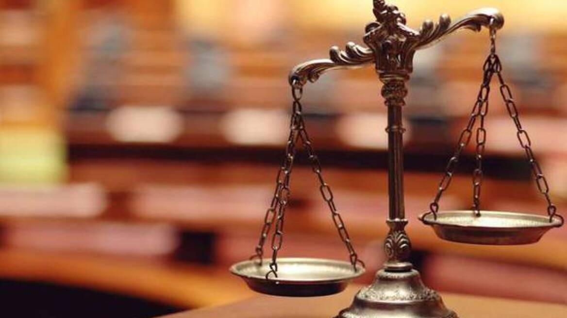 Ένωση Διοικητικών Δικαστών: «Μνημόνιο διαρκείας ο κόφτης»