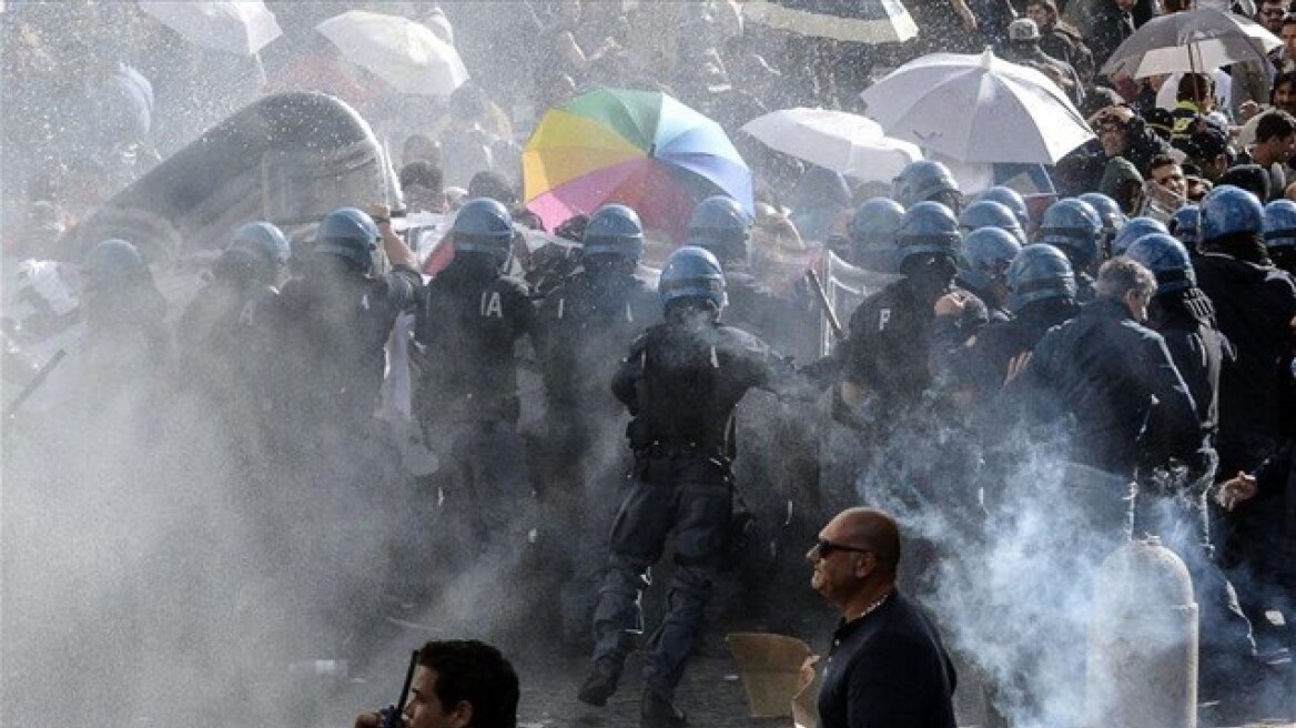 Ιταλία: Αντλίες νερού κατά διαδηλωτών από την αστυνομία
