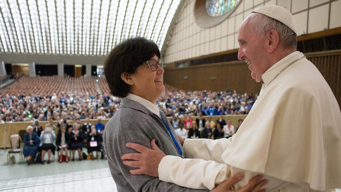 O Πάπας Φραγκίσκος θέλει να χειροτονούνται και γυναίκες ως διάκονοι