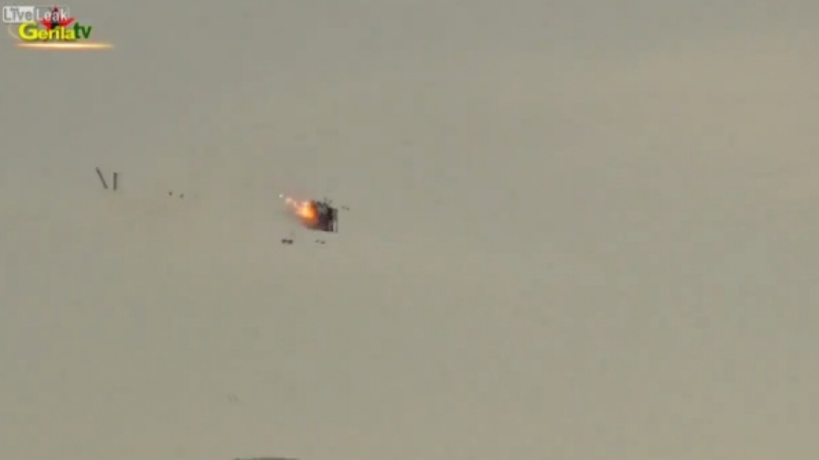 Η στιγμή που Κούρδοι μαχητές καταρρίπτουν τουρκικό ελικόπτερο