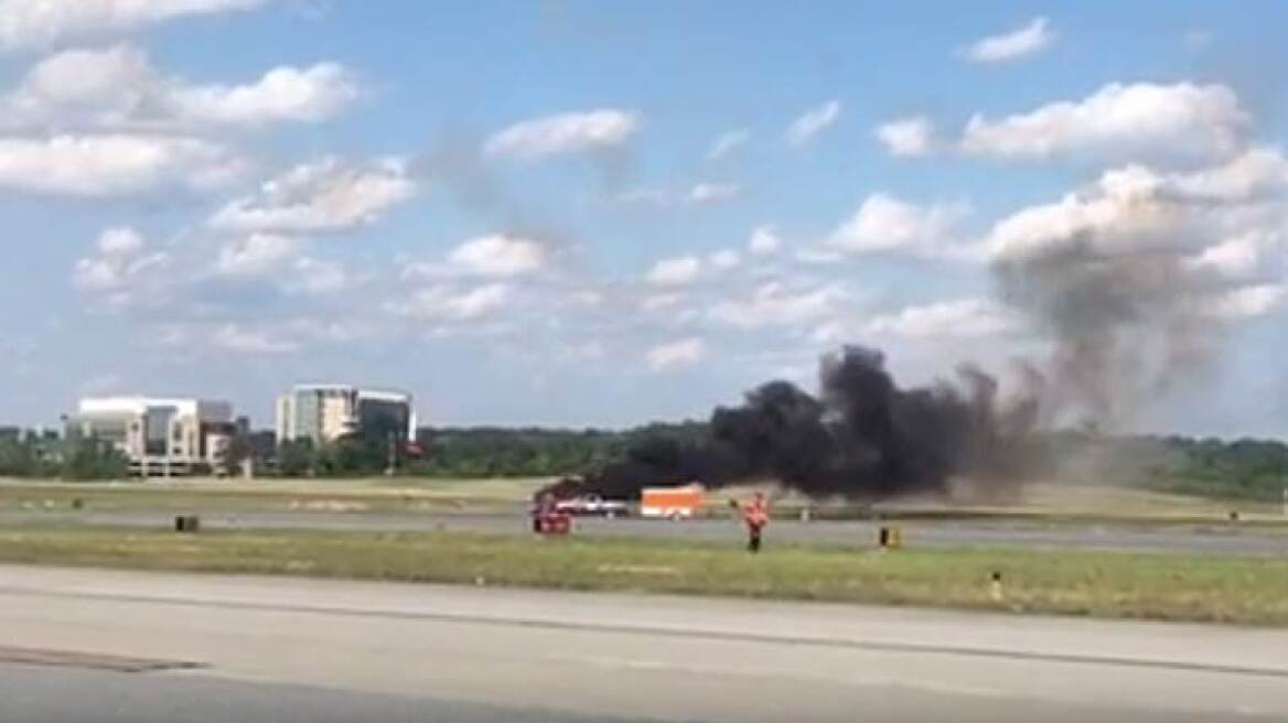 Τραγωδία σε αεροπορική επίδειξη - Νεκρός πιλότος μετά από συντριβή διπλάνου (Βίντεο)