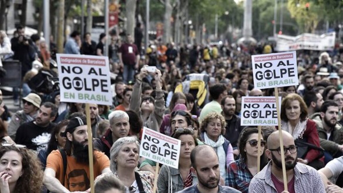 Βραζιλία: Οι υποστηρικτές της Ρούσεφ καταγγέλλουν τα κανάλια για την αποπομπή της