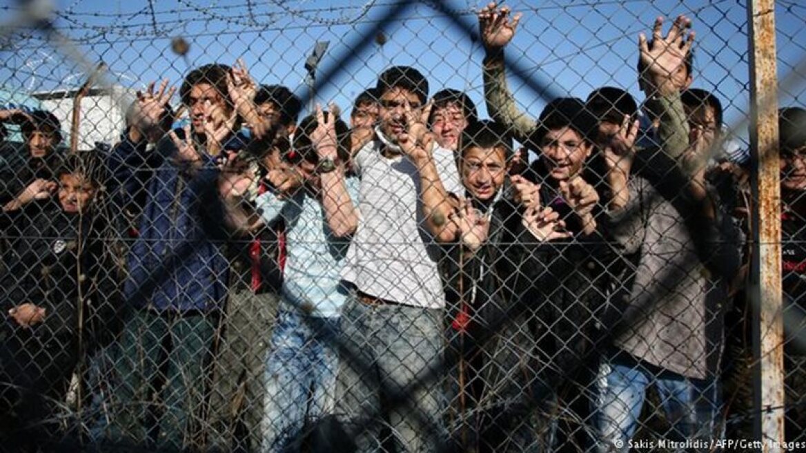 Χάος στο μεταναστευτικό: Επεισόδια στη Λέσβο, μήνυση στον Μουζάλα