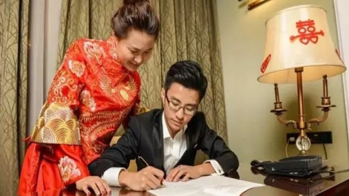 Κίνα: Την πρώτη νύχτα του γάμου έκαναν... αντιγραφή τους κανόνες του κόμματος!