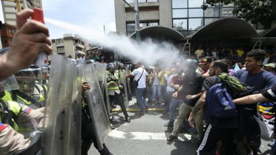 Βενεζουέλα: Δακρυγόνα και επεισόδια σε διαδήλωση κατά του Μαδούρο