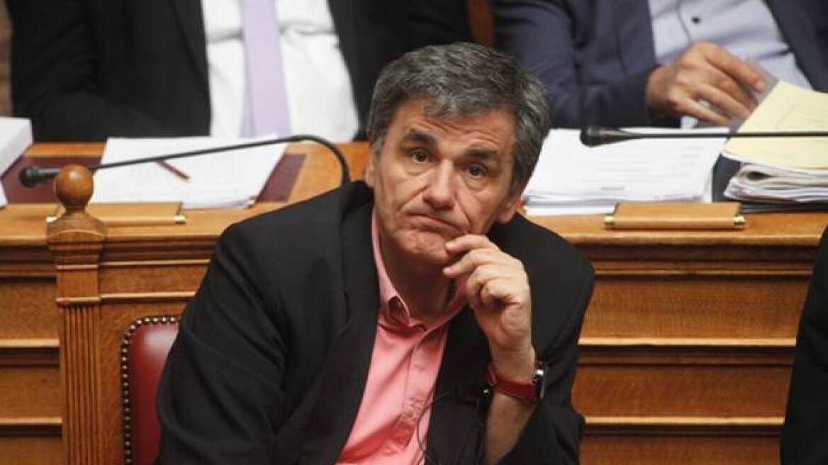 «Μασάζ» στους βουλευτές του ΣΥΡΙΖΑ για τα νέα μέτρα από Τσακαλώτο και Χουλιαράκη