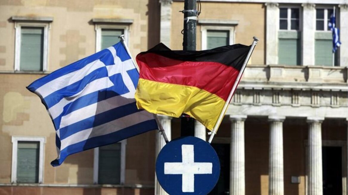 Bloomberg: Euro zone examines ways of achieving a Greek debt relief