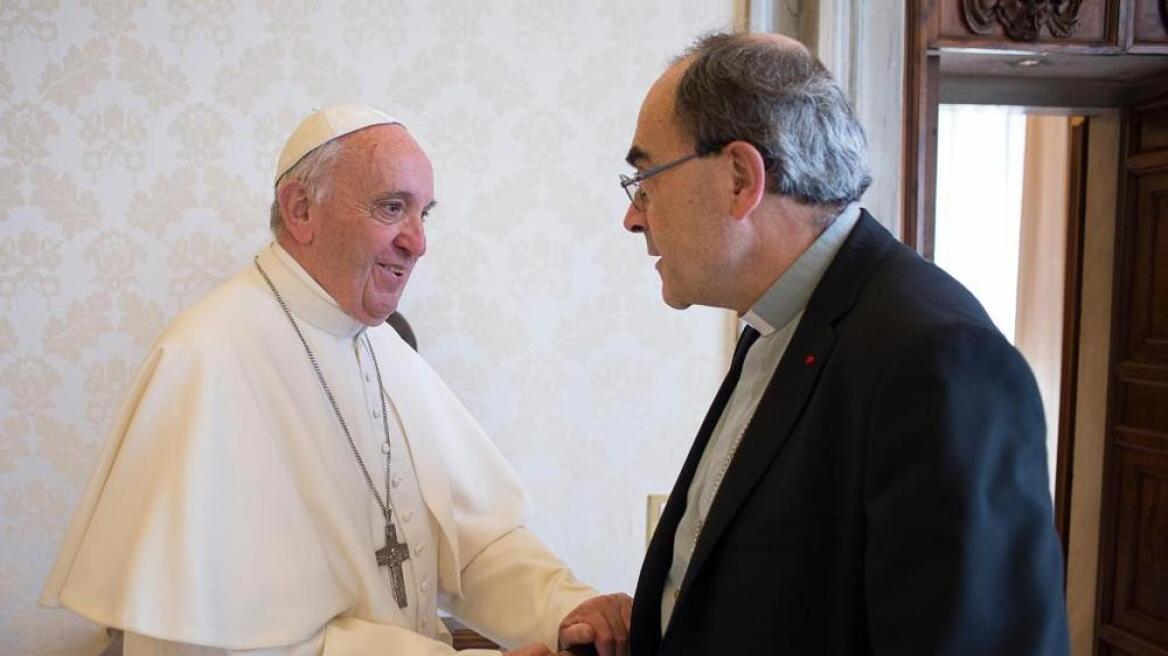 Ο Πάπας συναντήθηκε με αρχιεπίσκοπο που εμπλέκεται σε σκάνδαλο παιδοφιλίας 