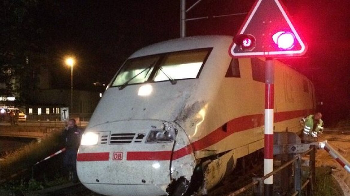 Ελβετία: 16 τραυματίες από σύγκρουση τρένου με λεωφορείο 