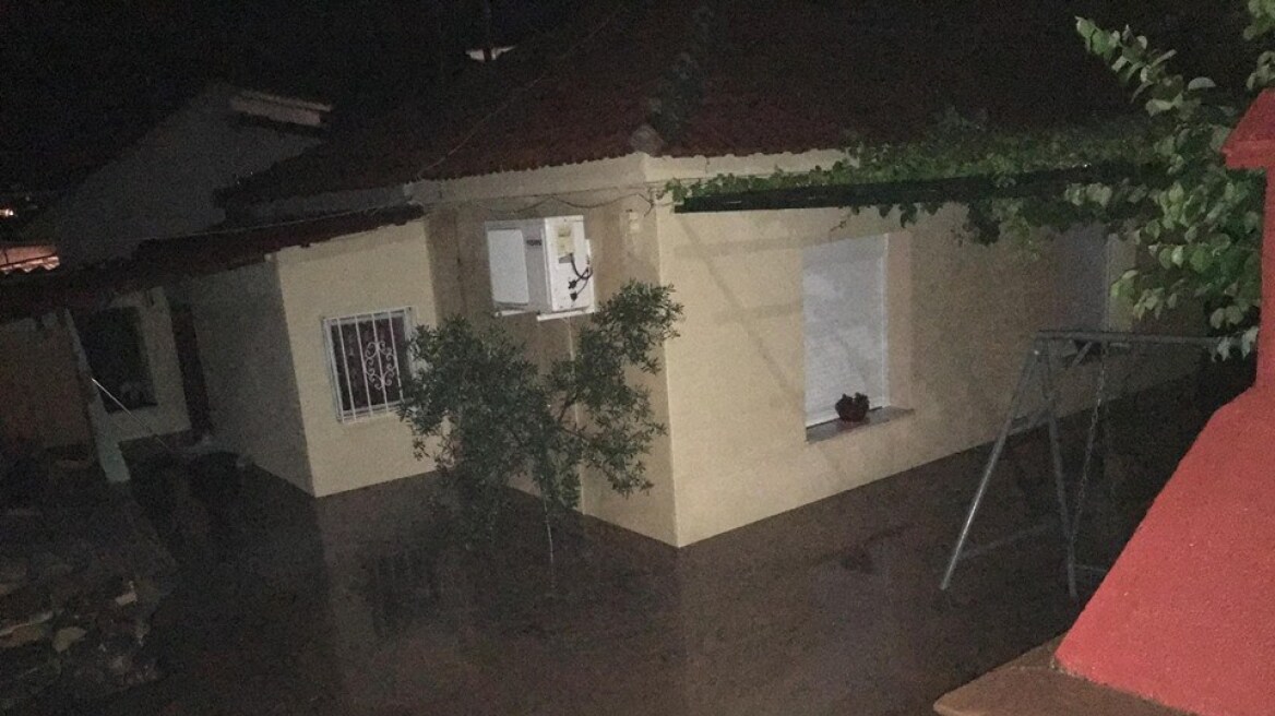 Θεομηνία στη Θεσσαλία: Πλημμύρισαν σπίτια, αγνοείται βοσκός
