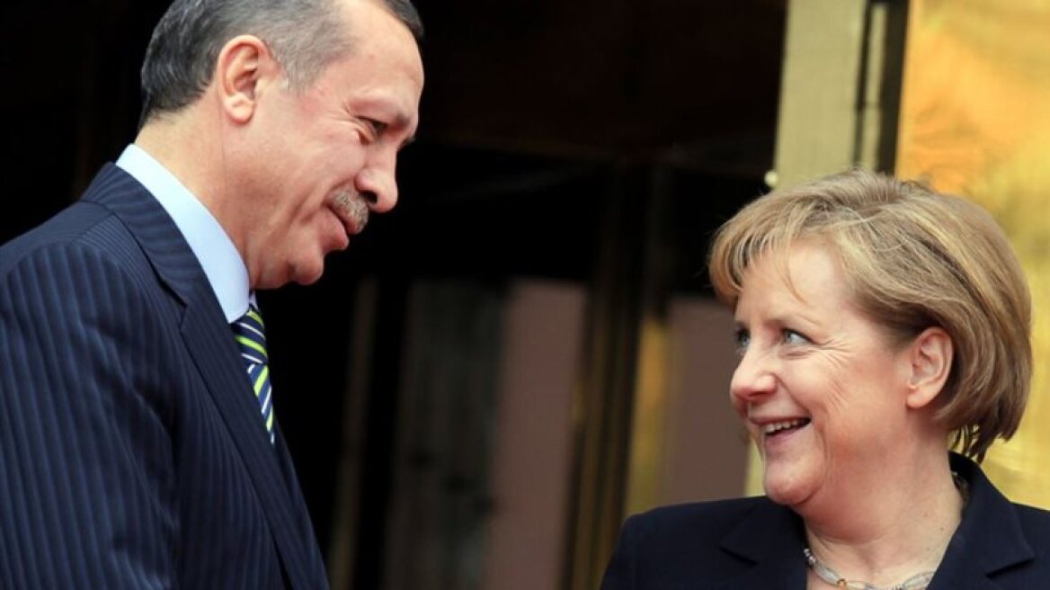 Η Μέρκελ δηλώνει «ανήσυχη» για την Τουρκία λίγο πριν τη συνάντηση με Ερντογάν
