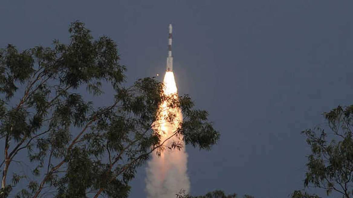 Βίντεο: Η Ινδία εκτόξευσε το πρώτο διαστημικό λεωφορείο στην ιστορία της