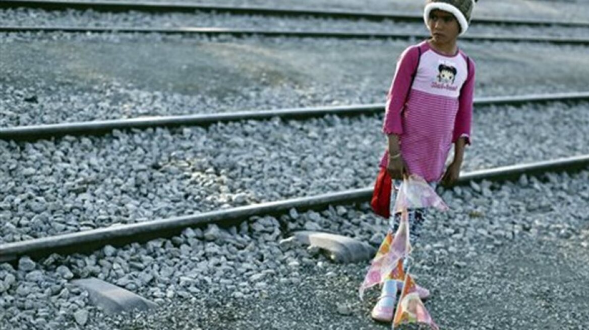 Idomeni refugee camp evacuation starts