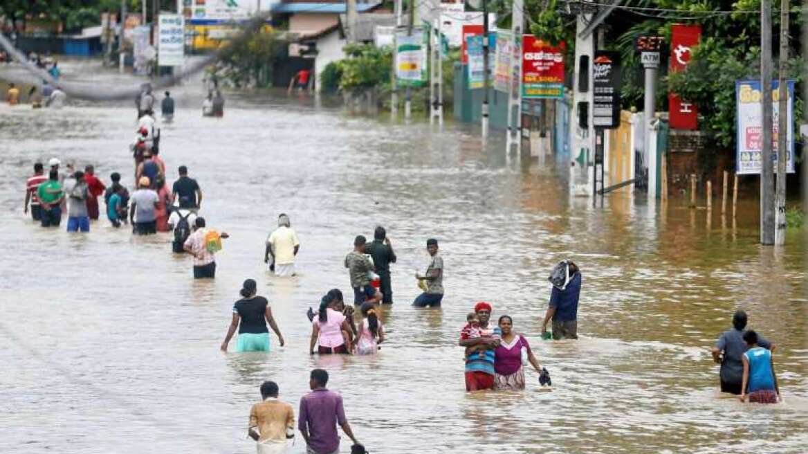 Σρι Λάνκα: Περισσότεροι από εκατό οι νεκροί από τις πλημμύρες