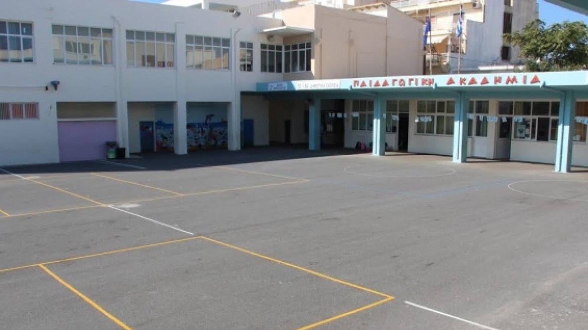 Ηράκλειο: Εκκένωσαν σχολείο λόγω ρωγμών μετά το σεισμό 