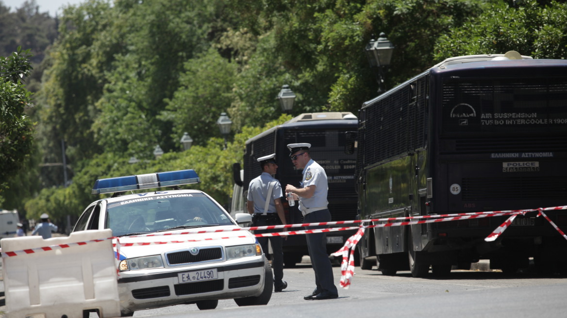 «Κόφτες», ελικόπτερα και 2.500 αστυνομικοί επί ποδός για τον Πούτιν 