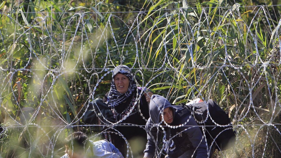 Η Ουγγαρία ενισχύει το φράχτη στα σύνορα με τη Σερβία