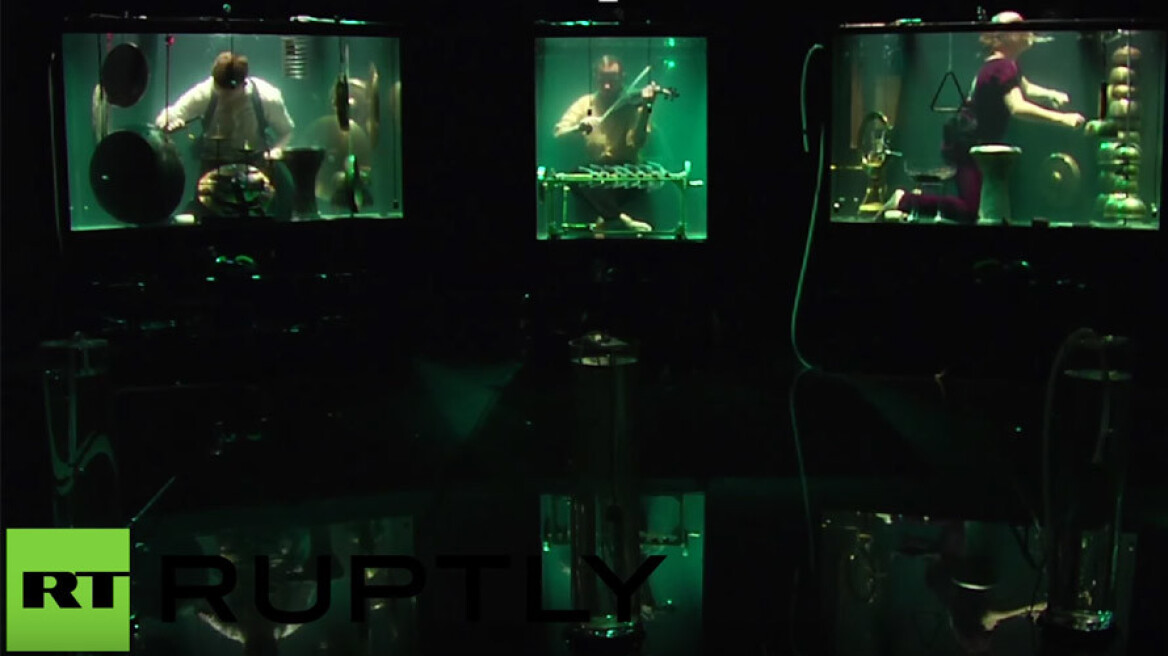 Βίντεο: Ακούστε την πρώτη μπάντα που παίζει... υποβρύχια