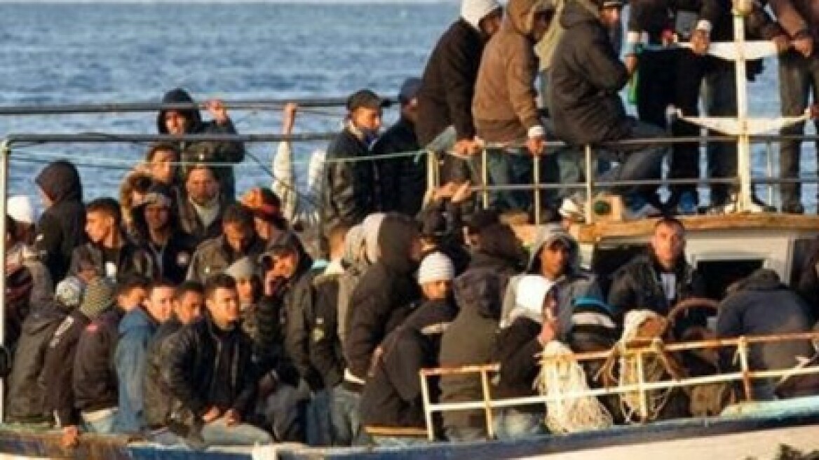 Πλοιάριο με μετανάστες ανοιχτά της Κρήτης