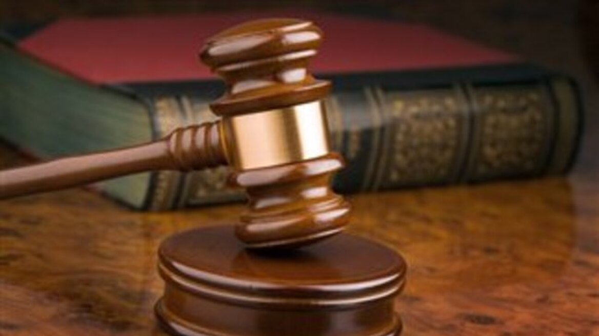 Πέντε δικαστικές ενώσεις κατά του «παγώματος» των ειδικών μισθολογίων