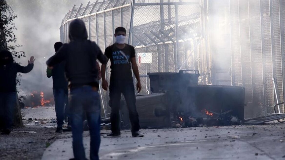 Chaos in Moria hotspot: Migrants set fire to the center